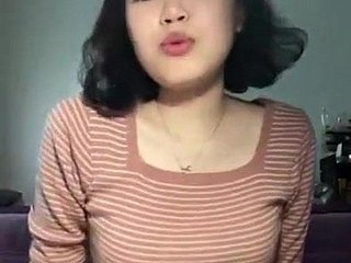 可爱的韩国女孩闪烁相机