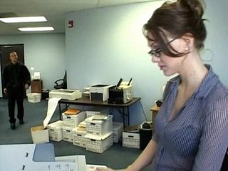 Удивительные гал в очках будучи лицом трахал хардкор в сексе втроем