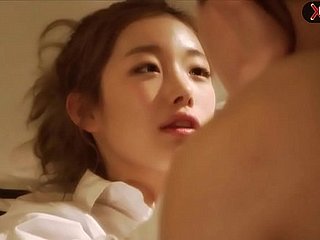Adolescente coreano - una bonita pareja se aloofness follan en una habitación de hotel