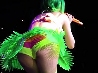 Katy Perry Taking & Foul-smelling On Stage