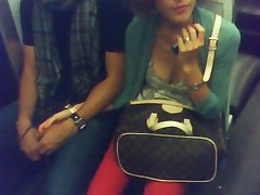 downblouse tanpa bra di Paris kereta bawah tanah