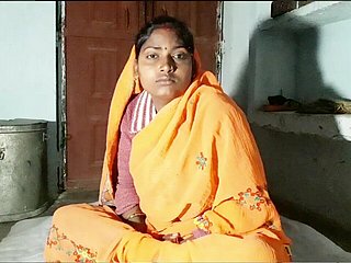 हॉट मौसी अपने पति बड़े मुर्गा का आनंद ले रही है और बहुत मुश्किल से कमबख्त