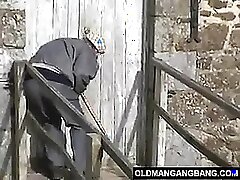 Kakek Perancis lama mengintip pasangan muda