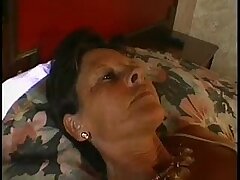दादी और छोटे आदमी से शादी की