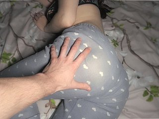 目を覚ます、ステップシスターの魅惑的なお尻-POVフェラ