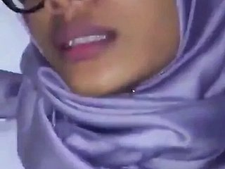 TUDUNG ENAK Ungentlemanly