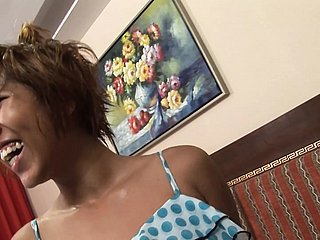 Sexuristische Abenteuer to Thailand - Thai Grumble von Farang gefickt