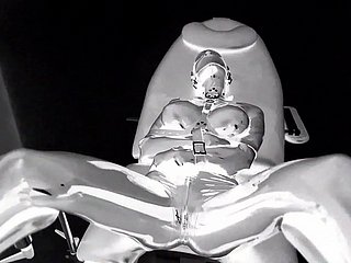 Catsuites en latex, GIMP en caoutchouc, sexe en cuir - chaise médicale.inversed.11Deadface
