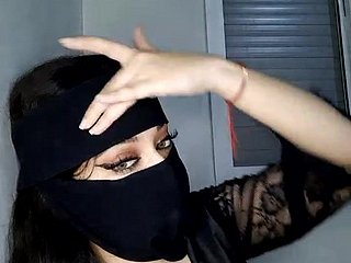 Arab MILF menggoda saya pada kamera thong