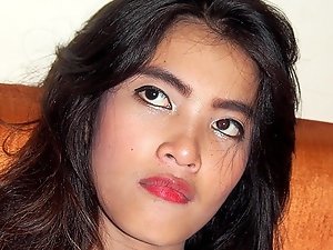 Rustige Aziatische zwaluwen Cutie Sperma