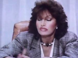 Teresa Orlowski elegante y corrida