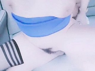 天然大奶女孩约会男人在车里做爱 中国成熟36D