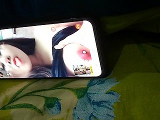 中国のカムガールにデジインドのチンポを点滅させる