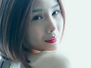 La celebrità di Internet di alto valore Yan Panpan ha una figura perfetta con un grande sedere e una vasca da bagno. È pieno di tentazioni. Modella cinese dalle grandi tette nuda