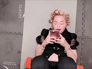 Déesse Madonna – Magie des beaux pieds et des jambes