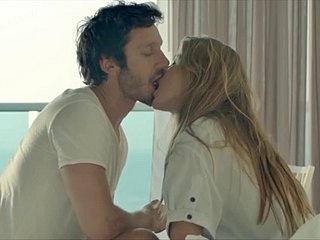China Suárez nuda beside una scena di sesso