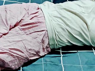 義理の兄は義理の妹が寝た後に私を犯した。犯されて私のオマンコは赤くなった - フルHDビデオ
