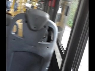 带着棍子上公交车