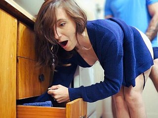 Mẹ kế bị mắc kẹt ....LẠI NỮA (VÂNG!!) Con trai riêng giúp đỡ