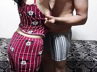 मेरे सौतेले भाई ने मुझे दबाया और खींचा इसलिए उसने मुझे धोखा दिया और पहले तो वह नहीं चाहता था और मुझसे मैं चूसा क्यों मैं अच्छा था और मैंने उसे डायलो के लिए पसंद किया