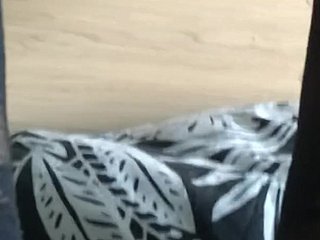 Put up with esta mulher deslumbrante enquanto ela explora seus desejos mais profundos, adornada com delicadas meias de náilon. Seus dedos deslizam sobre sua pele sensível, criando ondas de prazer que percorrem seu corpo. À medida que a excitação aumenta, seu desejo se torna evidente na umidade brilhante entre suas coxas. O tecido das meias contrasta lindamente com sua pele macia enquanto ela se entrega ao prazer com abandono, seus gemidos preenchendo o ambiente enquanto se aproxima de um clímax explosivo que a deixa trêmula e sem fôlego.
