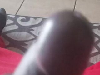 Veja como uma artista deslumbrante dissipa a tensão do dia através de uma rotina de autocuidado cada vez mais sensual, que culmina em uma explosão de prazer pessoal. Dedos delicados começam com uma inocente massagem nos ombros antes de deslizar para baixo, percorrendo seios fartos e abdômen liso. À medida que a respiração acelera, ela explora as A regiões mais sensíveis com maestria, alternando entre carícias suaves e movimentos firmes que enviam ondas de prazer por todo o corpo trêmulo. A câmera captura cada detalhe reluzente enquanto a deception culmina em um clímax estrondoso, provando que, às vezes, o melhor alívio para o estresse vem de saber exatamente o que faz o corpo vibrar.