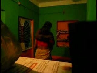 Sexy Desi Bhabi cogido por el escándalo Vecino