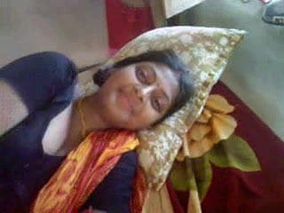 beautiful desi bengali boudi nearly devar sexy boobs unadorned