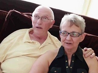La abuela y el abuelo paintbrush el niño