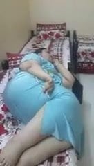 मिस्र माँ के लिए छिपे हुए कैमरे