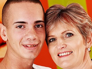 Adult mom Lannie rides a young dick