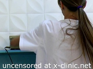 examens jeunes filles à la clinique gyno