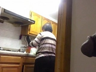 Minute Granny Chino por la mañana