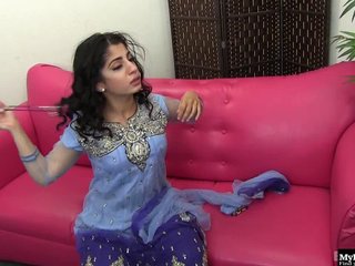 Nadia Ali is an Indian whos not under any condition been everywhere a sinister mendicant before.