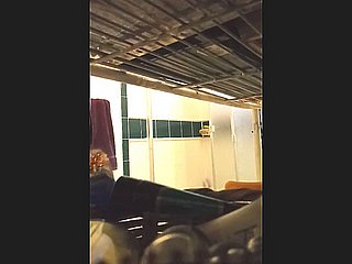 حصلت أمي زوج من الشماعات كبيرة